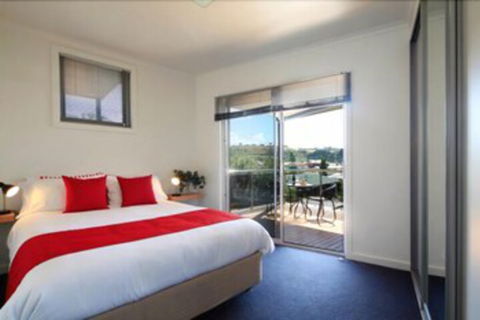 Penguin Waterfront Escape - Accommodation ACT 6