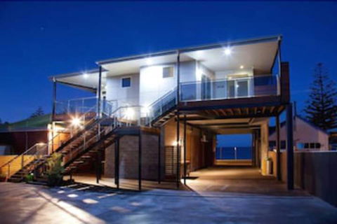 Penguin Waterfront Escape - Accommodation ACT 1