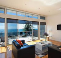 Penguin Waterfront Escape - Accommodation ACT