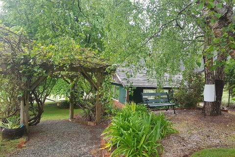 Glenbrook House And Cottage - Accommodation ACT 2