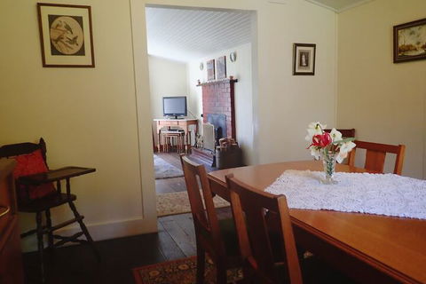 Glenbrook House And Cottage - Accommodation ACT 6