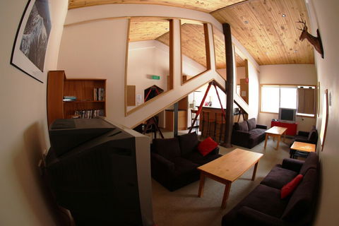Sugarbush Lodge & Apartments - Accommodation ACT 5