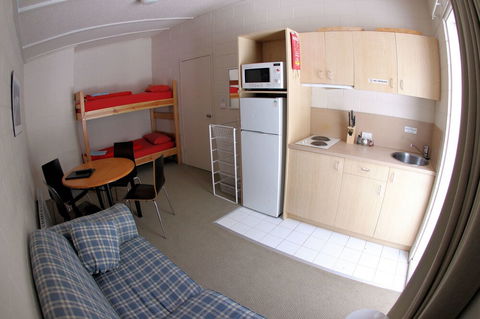 Sugarbush Lodge & Apartments - Accommodation ACT 2