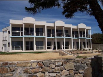 Christies No 1 Esplanade - Accommodation ACT 5