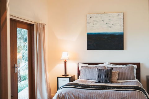 Outlook Hill Vineyard Cottages - Accommodation ACT 6