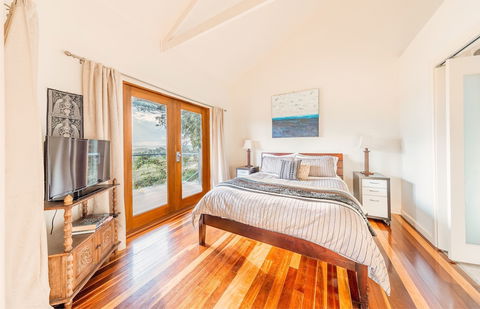 Outlook Hill Vineyard Cottages - Accommodation ACT 2