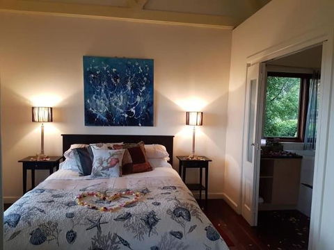 Outlook Hill Vineyard Cottages - Accommodation ACT 5