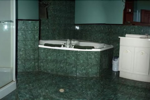 Pemberton Old Picture Theatre Holiday Apartments - Accommodation ACT 2