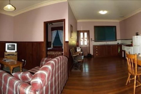 Pemberton Old Picture Theatre Holiday Apartments - Accommodation ACT 5