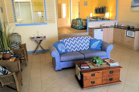 Al Mare Beachfront Retreat - Accommodation ACT 6