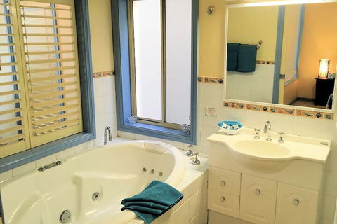 Al Mare Beachfront Retreat - Accommodation ACT 5