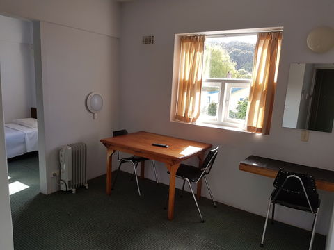 The Menai Hotel Motel - Accommodation ACT 3