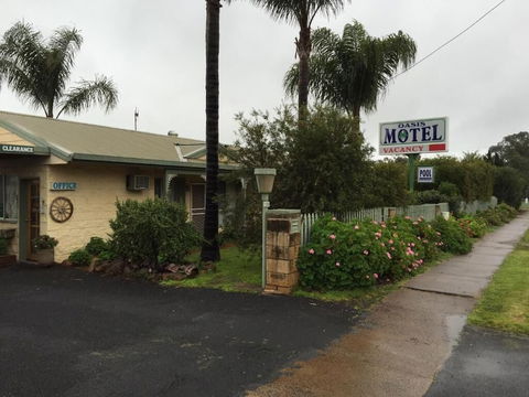 Oasis Motel Peak Hill - Accommodation ACT 5