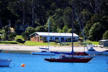Quarantine Bay Beach Cottages - Accommodation ACT 0