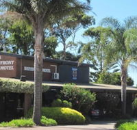 Lakes Waterfront Motel  Holiday Cottages - Accommodation ACT