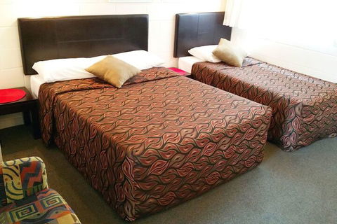 A & A Lodge Motel Emerald - Accommodation ACT 7