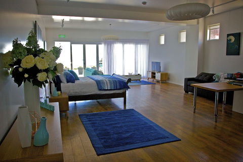 Penguin Beachfront Apartments - Accommodation ACT 4