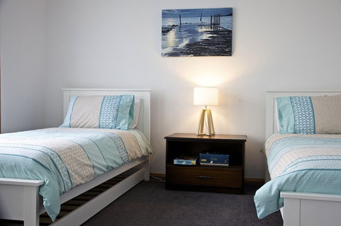 Penguin Beachfront Apartments - Accommodation ACT 2