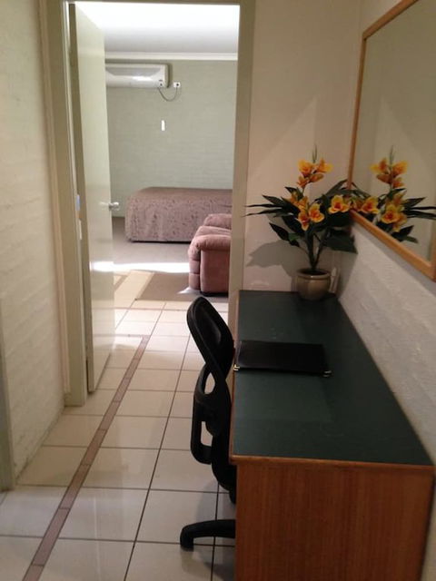 Francis Phillip Motor Inn - Accommodation ACT 6