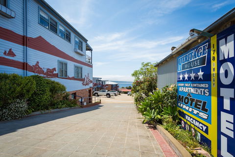 Heritage House Motel & Units - Accommodation ACT 2