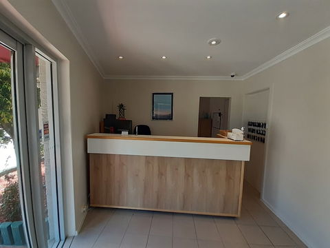 Crest Motor Inn - Accommodation ACT 1