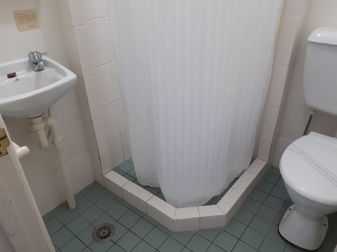 Crest Motor Inn - Accommodation ACT 3