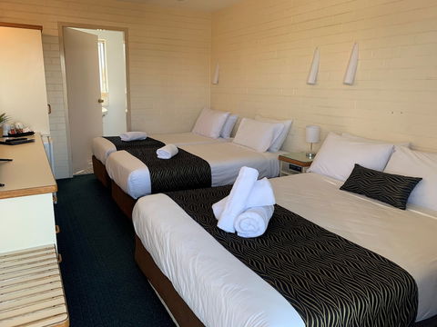 Crest Motor Inn - Accommodation ACT 5