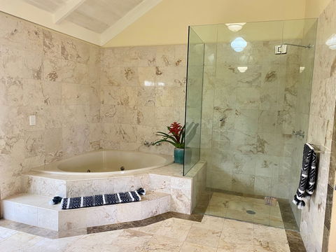 Four Winds Villas - Accommodation ACT 5