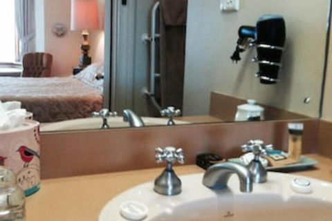 The Lodge Country House - Accommodation ACT 4