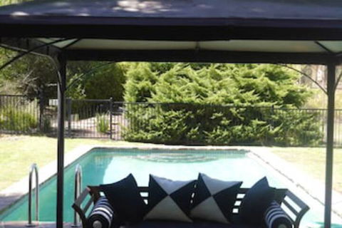 The Lodge Country House - Accommodation ACT 1