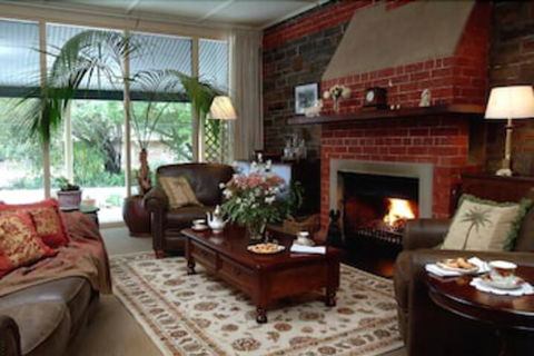 The Lodge Country House - Accommodation ACT 3