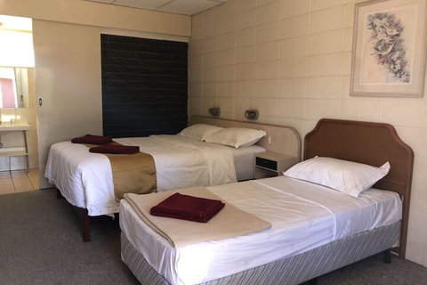 Inland Oasis Motel - Accommodation ACT 3
