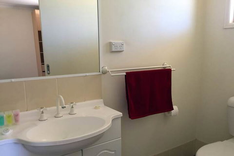 Inland Oasis Motel - Accommodation ACT 7