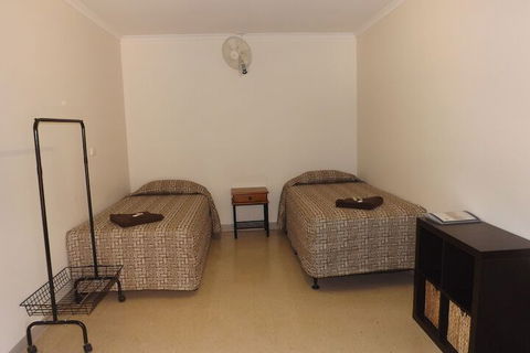 Derby Lodge Self Contained Apartments - Accommodation ACT 3