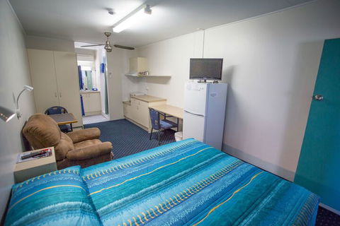 Fourth Avenue Motor Inn - Accommodation ACT 4