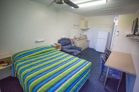 Fourth Avenue Motor Inn - Accommodation ACT 7