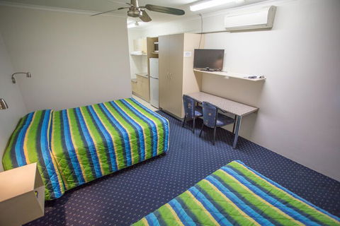 Fourth Avenue Motor Inn - Accommodation ACT 5