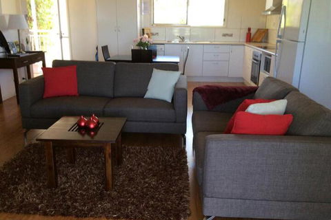 Tinaroo Sunset Retreat - Accommodation ACT 5