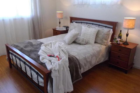 Tinaroo Sunset Retreat - Accommodation ACT 7