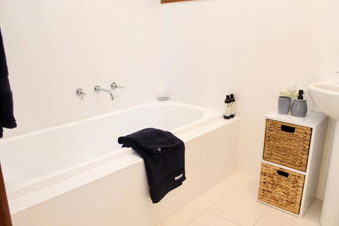 Nagoondie Studio - Accommodation ACT 4