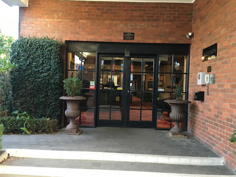 Albury Manor House - Accommodation ACT 2