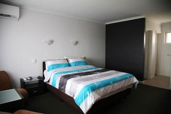 Christies Beach Hotel - Accommodation ACT 1