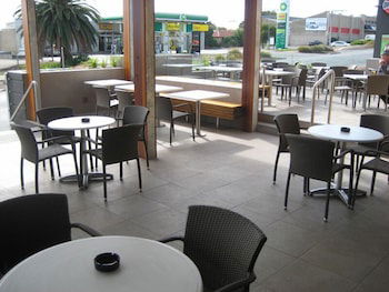 Christies Beach Hotel - Accommodation ACT 2