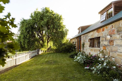 Daisy Bank Cottages - Accommodation ACT 5