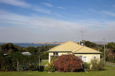 Lady Barron Holiday Home - Accommodation ACT 0