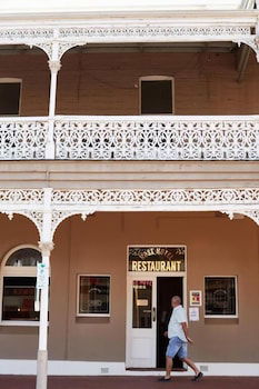 Rose Hotel & Motel - Accommodation ACT 1
