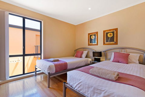 Snug Cove Villas - Accommodation ACT 4