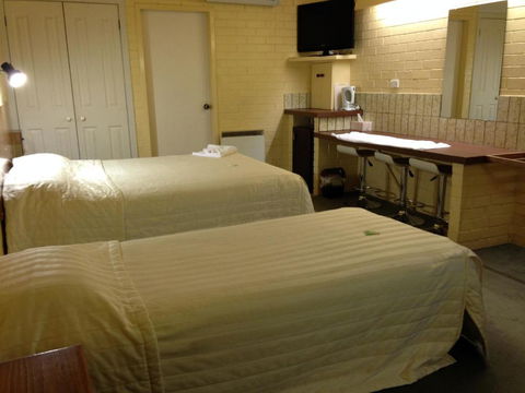 Robertson Country Motel - Accommodation ACT 6