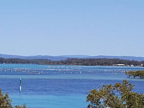 CHILL OUT LAKESIDE At FORSTER - Accommodation ACT 2