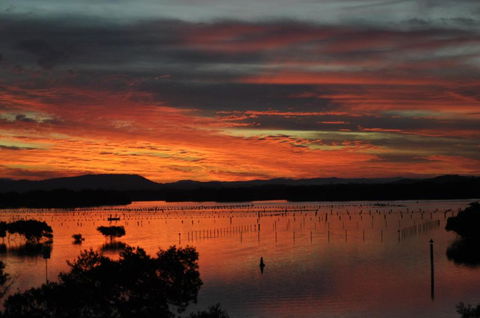 CHILL OUT LAKESIDE At FORSTER - Accommodation ACT 6